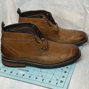 NUNN BUSH Mens Ozark Plain Toe Ankle Boot. Leather Upper. Tan Nubuck. Size 10.5M